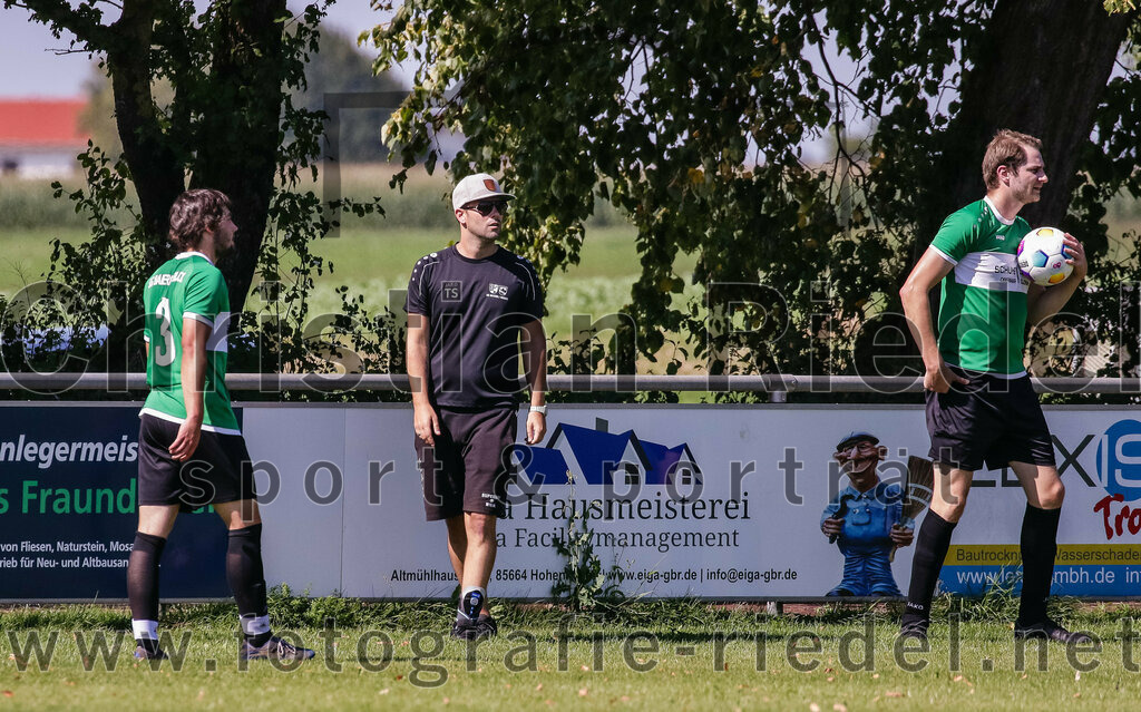 2023-08-20_065_SV_Hohenlinden_gegen_SV_Buch | Hohenlinden, Deutschland, 20.08.2023:
Fußball, A-Klasse 2023 / 2024, 1. Spieltag, SV Hohenlinden gegen SV Bruck, Endergebnis: 5:1

Trainer Thomas Schwarzbauer (SV Bruck)

Foto: Christian Riedel / fotografie-riedel.net