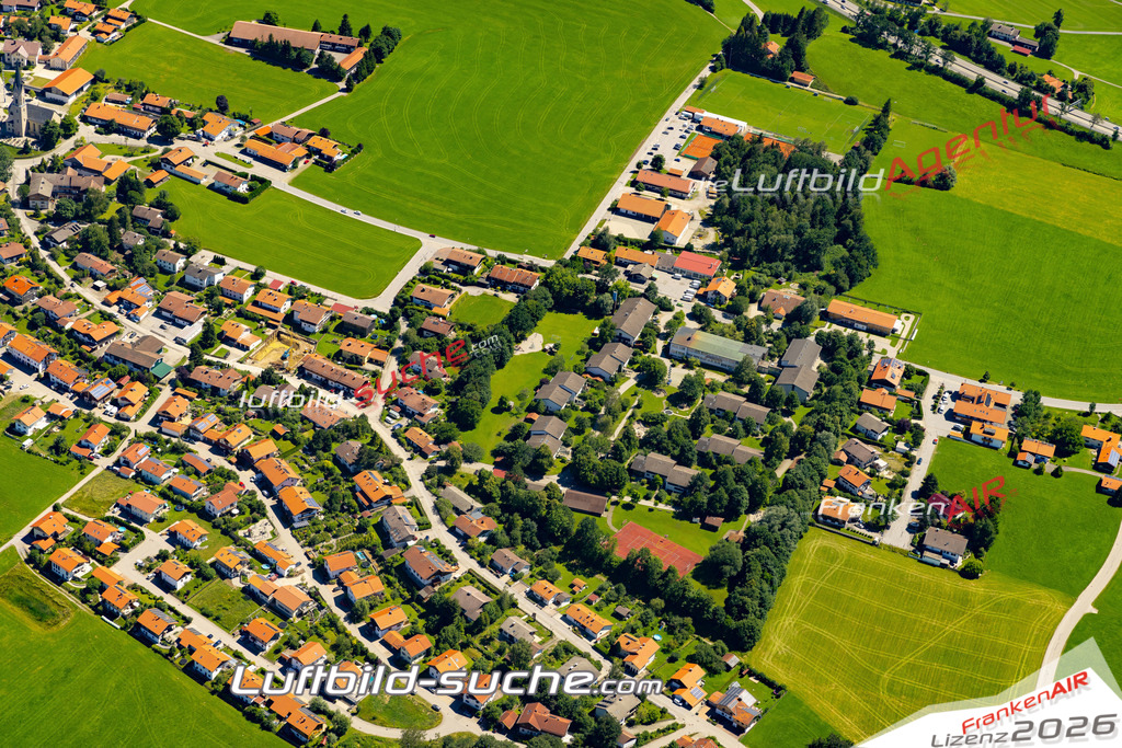 Aktuelles Luftbild von  Irschenberg - Die Luftaufnahme wurde 2022 mittels UL-Flugzeug erstellt ( keine Drohne ) - hochauflösende Kamera-Systeme von  Canon -Beste Qualität - Für grossformatige Ausdrucke geeignet. Die Geschenkidee !