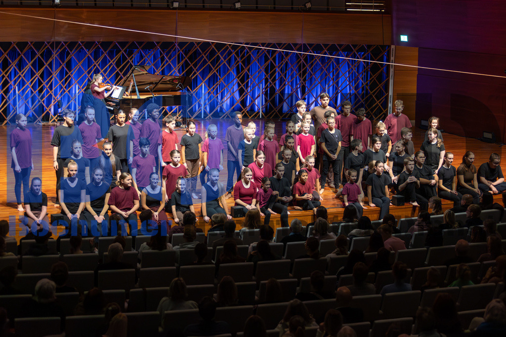 SES_ZWIBOC20250204-7 | bond - Realisiert mit Pictrs.com