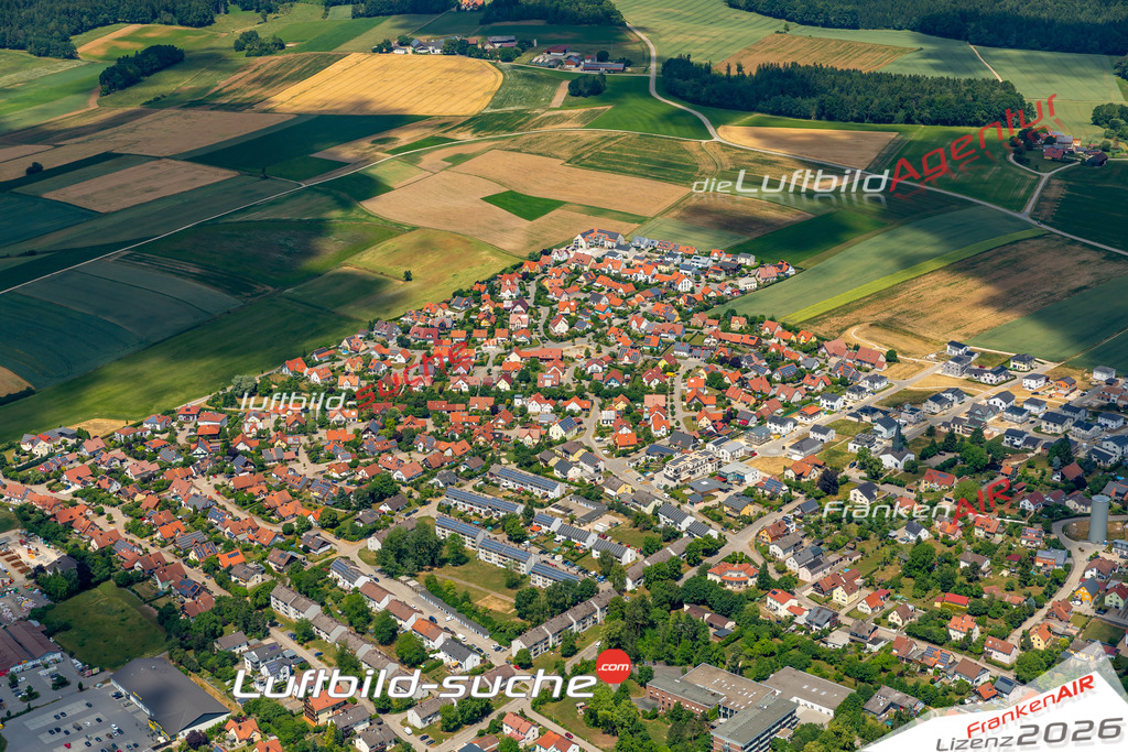 Das Luftbild zeigt :  Hemau - Die Luftaufnahme wurde 2023 vom UL-Flugzeug aus erstellt ( keine Drohne ) - Hochauflösende Luftaufnahme - Für grossformatige Ausdrucke geeignet. Die Geschenkidee !Mit Lizenz und Bildrechte bestellbar