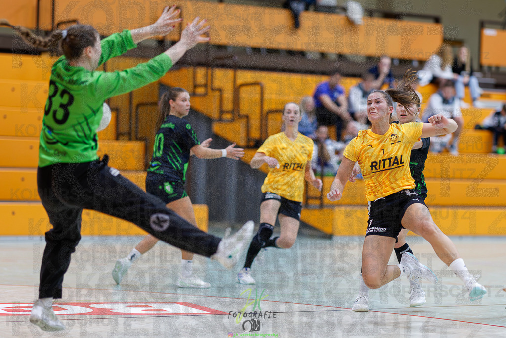 Frauen Oberliga Mitte (HHV); HSG Kleenheim/Langgöns II - HSG Eibelshausen/Ewersbach | Frauen Oberliga Mitte (HHV); HSG Kleenheim/Langgöns II - HSG Eibelshausen/Ewersbach am 01.11.2025 in Oberkleen (Weidig-Halle)Photo © 2025 - Jörg Heinrich - Realisiert mit Pictrs.com