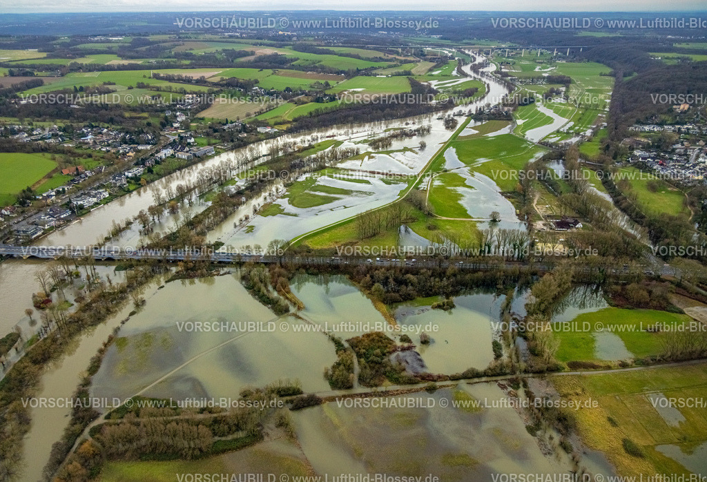 Muelheim231203031Ruhr | Luftbild, Ruhrhochwasser, Weihnachtshochwasser 2023, Fluss Ruhr tritt nach starken Regenfällen über die Ufer, Überschwemmungsgebiet Saarn-Mendener Ruhraue, Wiesen und Bäume im Wasser, Holthausen - West, Mülheim an der Ruhr, Ruhrgebiet, Nordrhein-Westfalen, Deutschland