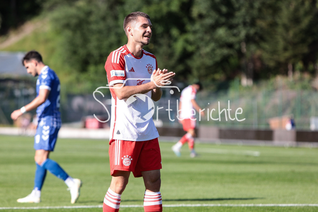 FC Pinzgau Saalfelden - FC Bayern Amateure | Leon FUST (FCB #24) in Aktion / ROT GEGEN RASSISMUS