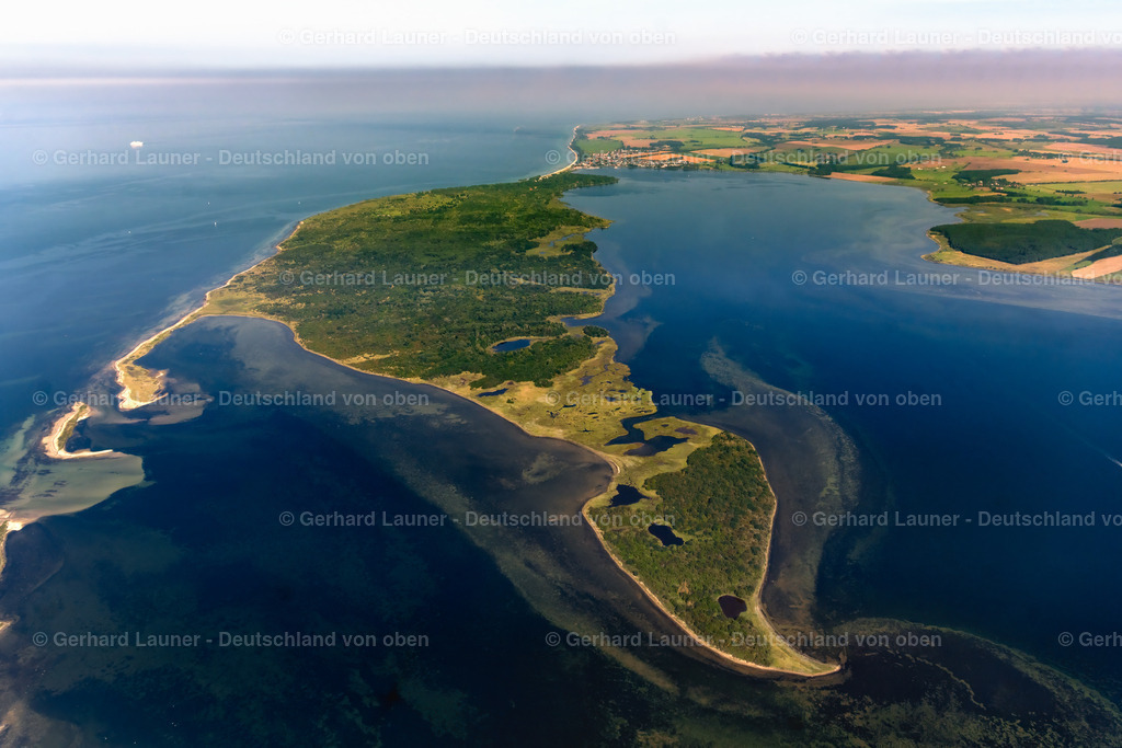 4062136 | RERIK 08.09.2021 Halbinsel Wustrow mit Landzugang und Uferbereich an der Ostseeküste in Rerik an der Ostseeküste im Bundesland Mecklenburg-Vorpommern, Deutschland. // Peninsula Wustrow with land access and shore area on the Baltic coast in Rerik at the baltic coast in the state Mecklenburg - Western Pomerania, Germany. Foto: Gerhard Launer
