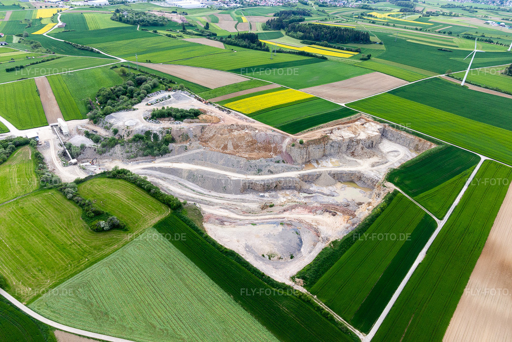 Luftbild: Schotterwerk / Steinbruch Seedorf im Ortsteil Seedorf in Dunningen im Bundesland Baden-Württemberg in Deutschland. – Foto: IMG_114607.jpg vom 30.05.2019 durch Werner Riehm/FLY-FOTO.de – Auflösung des Originals: 5472 x 3648 px – Peter Gross Bau