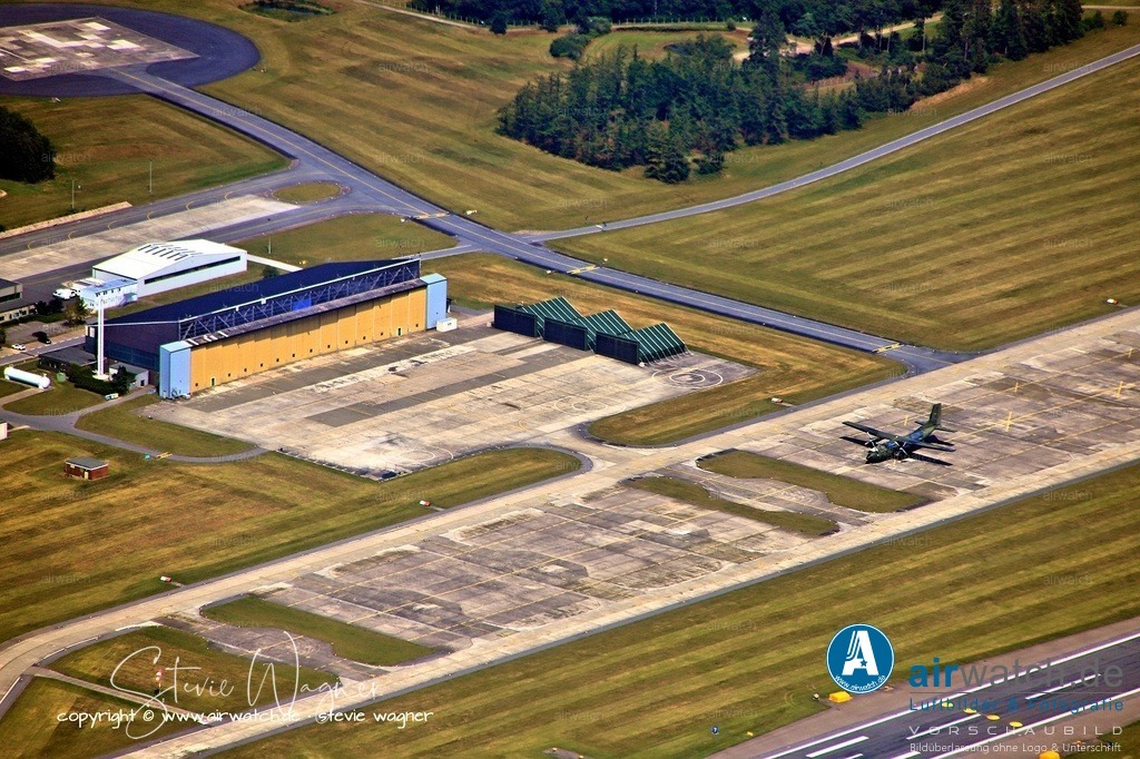 fliegerhorst-hohn-airwatch-wagner_MG_0863 | Entdecken Sie atemberaubende Luftbilder und Fotografien auf airwatch.de - Tauchen Sie ein in eine Welt voller faszinierender Aufnahmen aus der Vogelperspektive.
