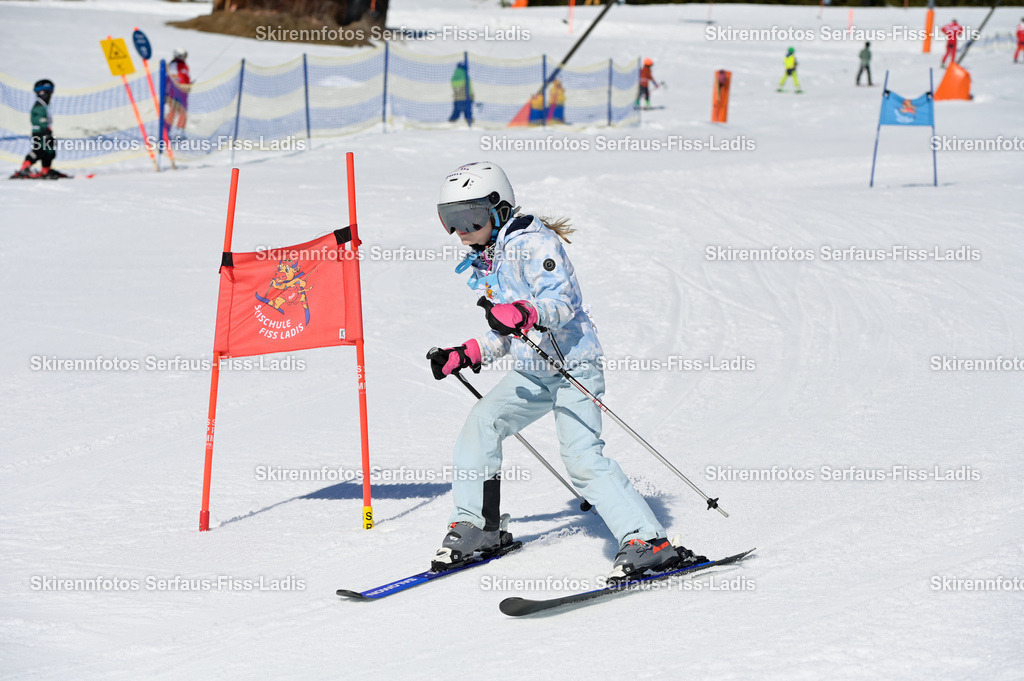 SRF_27.02.2026_629 | Skirennfotos,Serfaus,Fiss,Ladis,Kinderskirennen,Winter,Tirol,Oberland,skirace,SFL,feelfree,weil wir's genießen,ski,Ski,skifahren,Sonnenplateau, - Realisiert mit Pictrs.com