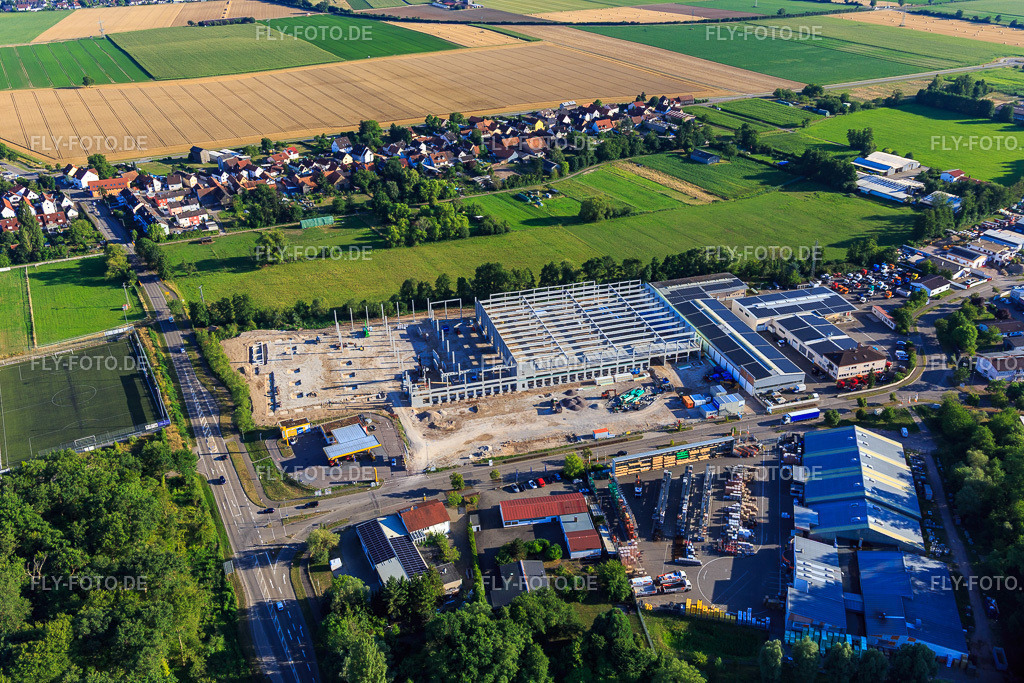 Baustelle des neuen Logistikpark der HANSAINVEST und DFI-Real-Estate Kandel nach Abriss des OBI-Markts https://www.hansainvest.de/ https://www.dfi-re.com/ | Luftbild: Baustelle des neuen Logistikpark der HANSAINVEST und DFI-Real-Estate Kandel nach Abriss des OBI-Markts https://www.hansainvest.de/ https://www.dfi-re.com/ im Ortsteil Minderslachen in Kandel im Bundesland Rheinland-Pfalz in Deutschland. Foto: IMG_149405.jpg vom 18.07.2025 durch Werner Riehm/FLY-FOTO.de - Realisiert mit Pictrs.com