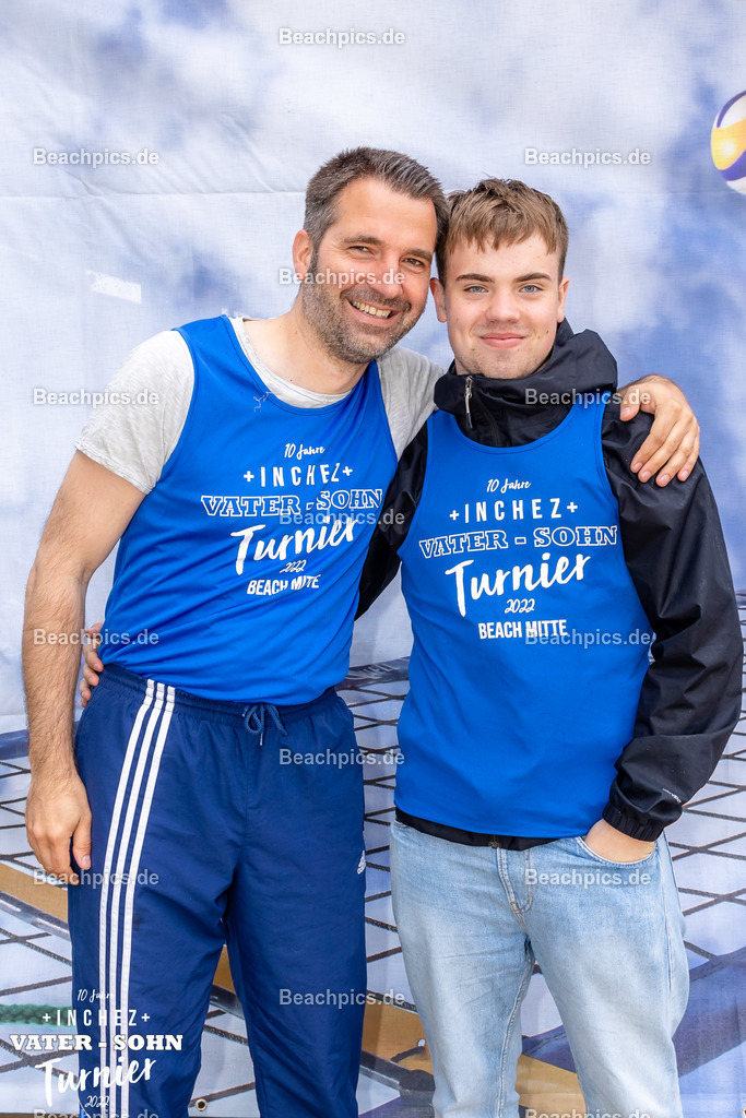2022-00063149-Vater-Sohn-Turnier-Teamfotos-2 | 26.05.2022; Berlin Foto: Gerold Rebsch - www.beachpics.de