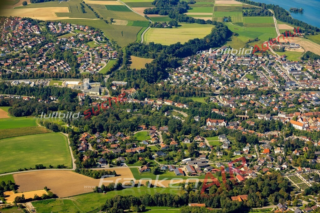 Das Luftbild zeigt :  Dingolfing - Die Luftaufnahme wurde 2023 vom UL-Flugzeug aus erstellt ( keine Drohne ) - Hochauflösende Luftaufnahme - Für grossformatige Ausdrucke geeignet. Die Geschenkidee !Mit Lizenz und Bildrechte bestellbar