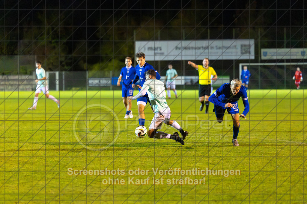 20261015_205509_0289_(c)_by_PhotoPeet | #,TSG Salach (türkis) vs. VfB Neuffen (blau), Fußball, Bezirksliga - Bezirk Neckar/Fils, 08. Spieltag, Saison 2026/2027, Rasensportplatz, Staufenecker Straße, 73084 Salach, 15.10.2026 - 19:30 Uhr,Foto: PhotoPeet / Sport- &amp; Eventfotografie / Peter Harich