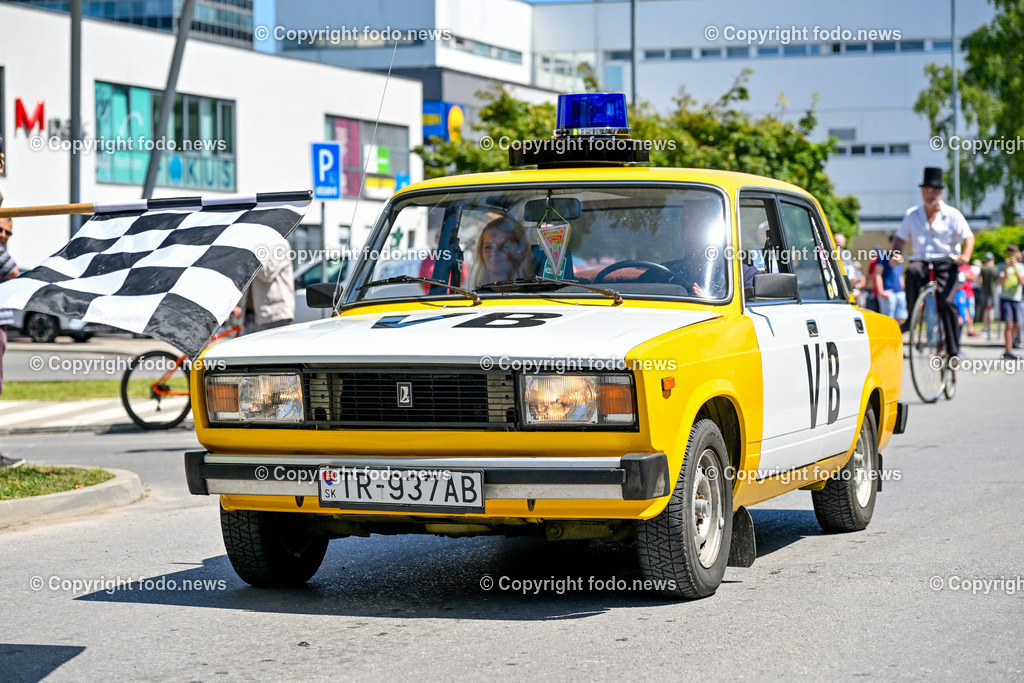 Slowakei_ Povazska Bystrica_ Veteran Tour Manin_ 14.06.2025-259 | 14.06.2025, Slowakei, SVK, Trenciansky kraj, Povazska Bystrica, im Bild Oldtimer Klub, Historische Fahrzeuge, Veteran Tour Manin, Auto, Alt, Besucher, Menschen, Feature, Symbolbild