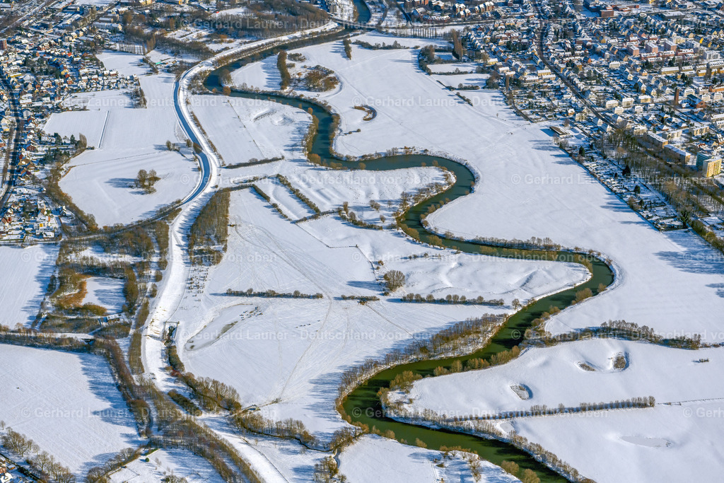 4043887 | Naturschutzgebiet Lippeauen  LüNEN 13.02.2021 Winterlich schneebedeckte Mäandernder, serpentinenförmiger Fluß- Kurvenverlauf der Lippe in Lünen im Ruhrgebiet im Bundesland Nordrhein-Westfalen, Deutschland. // Wintry snowy meandering, serpentine curve of river of Lippe in Luenen at Ruhrgebiet in the state North Rhine-Westphalia, Germany. Foto: Gerhard Launer