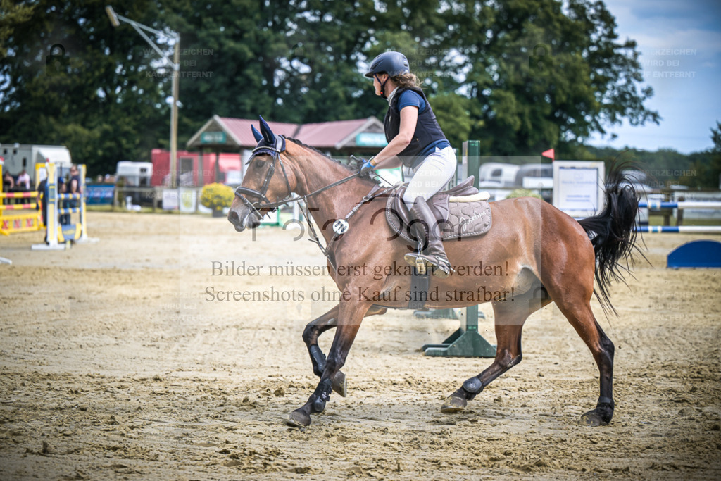 DOS_4569 | Entdecke hochwertige Reitturnierfotos von Foto Oger. Professionell, emotional und authentisch – jetzt Lieblingsmomente im Shop bestellen. - Realisiert mit Pictrs.com