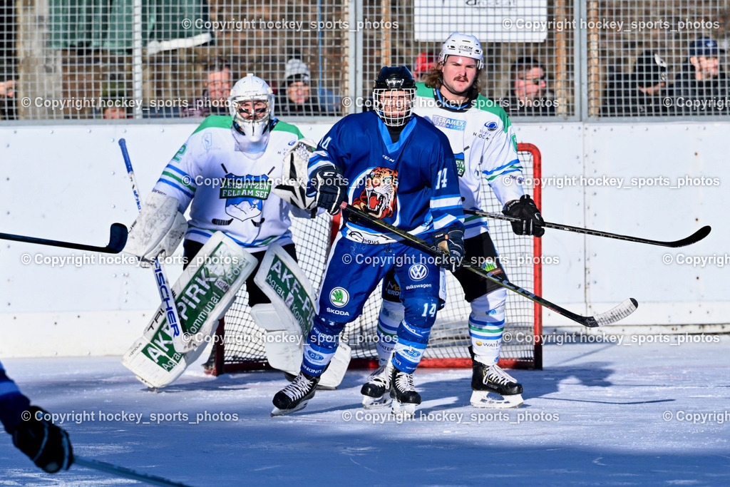 EC Tigers Paternion vs. EC FELD AM SEE/DSG LEDENITZEN | #32 Baumann Rene EC FELD AM SEE Ledenitzen, #14 Tschurnig Daniel EC Tigers Paternion, #69 Preissegger Fabian EC FELD AM SEE Ledenitzen, EC Tigers Paternion vs. EC FELD AM SEE/DSG LEDENITZEN, EC Tigers Paternion vs. EC FELD AM SEE/DSG LEDENITZEN am 04.01.2026 in Paternion (Eislaufplatz Paternion), Austria, (Photo by Bernd Stefan)