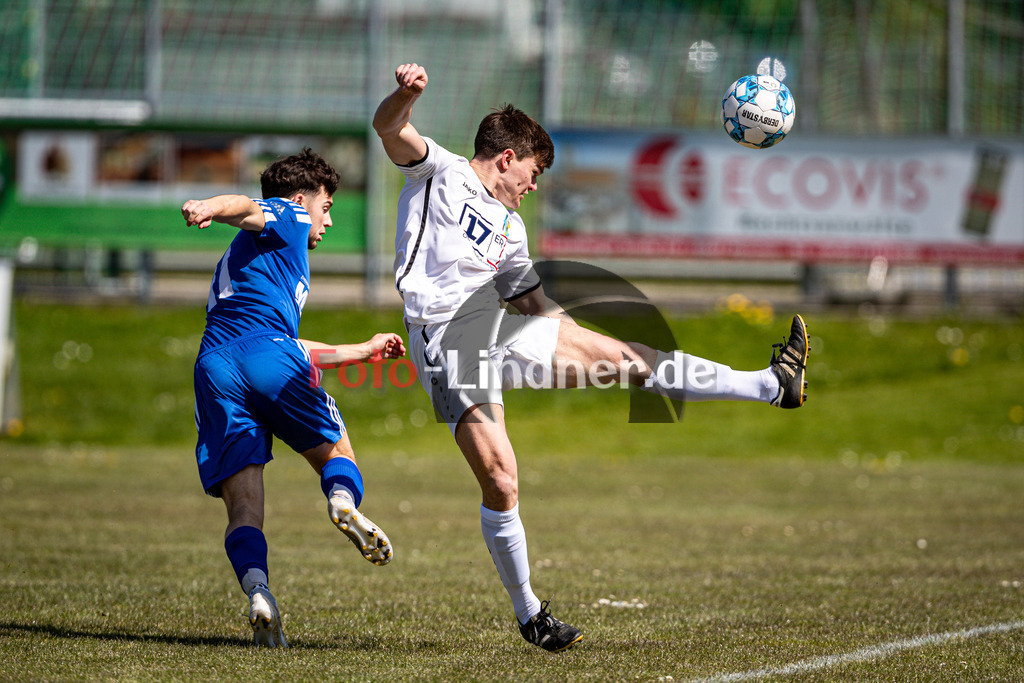 SG Hungerbach vs SV Eurasburg-Beuerberg | Meisterrunde Kreisklasse Gruppe C, SG Hungerbach vs SV Eurasburg-Beuerberg, 20240427,
Duell zwischen David NOCKER (SVEB 11) und Matthias LISTLE (SGH 3),
2024-04-27 in Oberhasuen (Sportplatz Oberhasuen)
11 David NOCKER (SVEB 11), 3 Matthias LISTLE (SGH 3)
Copyright: WolfgangxLindner www.foto-lindner.de