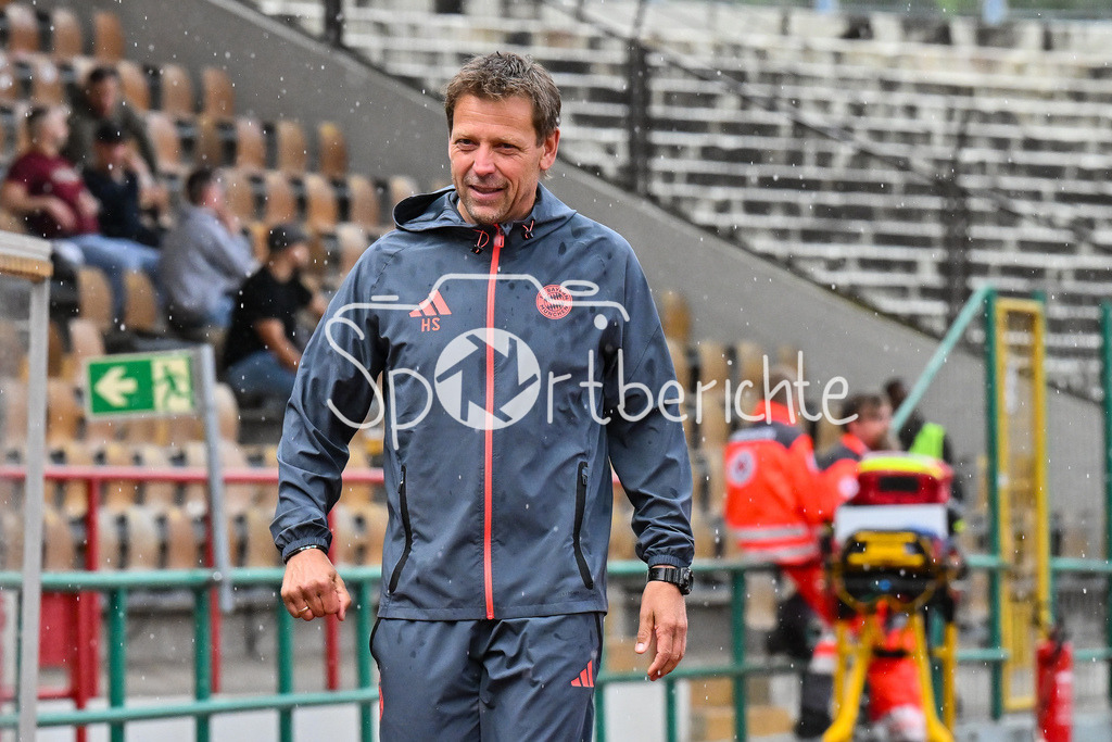 FC Augsburg II - FC Bayern Amateure | im Bild Holger SEITZ Cheftrainer FC Bayern München II / Einzelfoto / Freisteller  / Regionalliga Bayern: FC Augsburg II - FC Bayern Muenchen II, Rosenaustadion am 25.07.2025