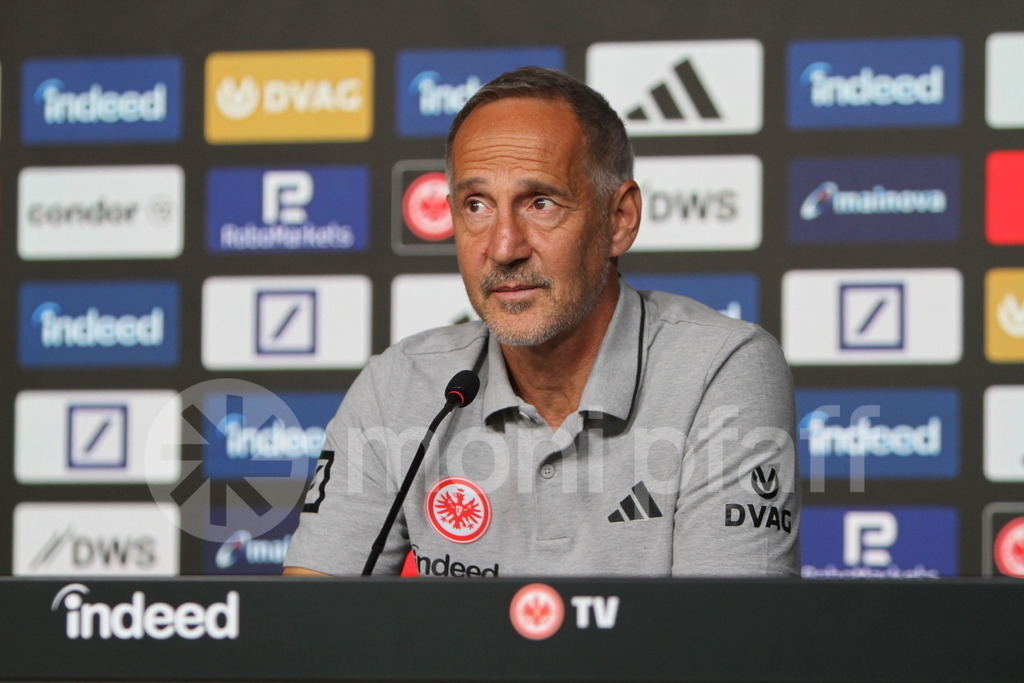 Eintracht Frankfurt Trainer Adi Hütter | Online-Shop | monipfaff.de - Realisiert mit Pictrs.com