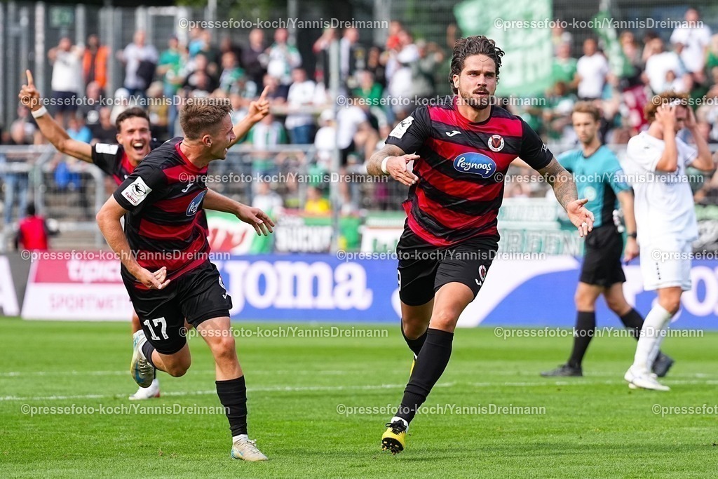 xydr03082501037 | 03.08.2025, xydrx, Fußball, 3.Liga, Viktoria Köln - FC Schweinfurt 05, Saison 2025 2026, Sportpark Höhenberg: Torjubel nach dem Tor zum 1:0 für Viktoria Köln durch Torschütze Lex-Tyger Lobinger (Viktoria Köln #9) zusammen mit Marco Pledl (Viktoria Köln #17)  DFB regulations prohibit any use of photographs as image sequences and or quasi-video.
