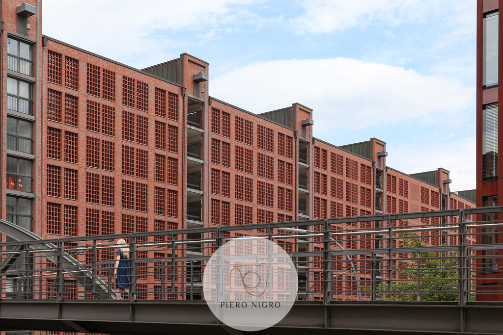 4K1A8156_bridge_crossing_lines_blonde_PrintVersion | Galleria Dei Moment - Fotografie D' Arte | Wallart | Fotokunst - Realisiert mit Pictrs.com