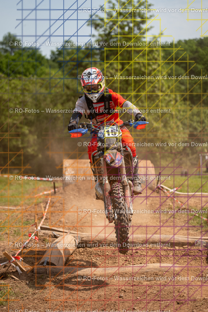 Wolfshausen 5 Lauf -133 | Sportfotografie von RO-Fotos: Motorsport, Motocross, Enduro, Laufveranstaltungen und Triathlon. Professionelle Fotos von Sportlern und Events. - Realisiert mit Pictrs.com