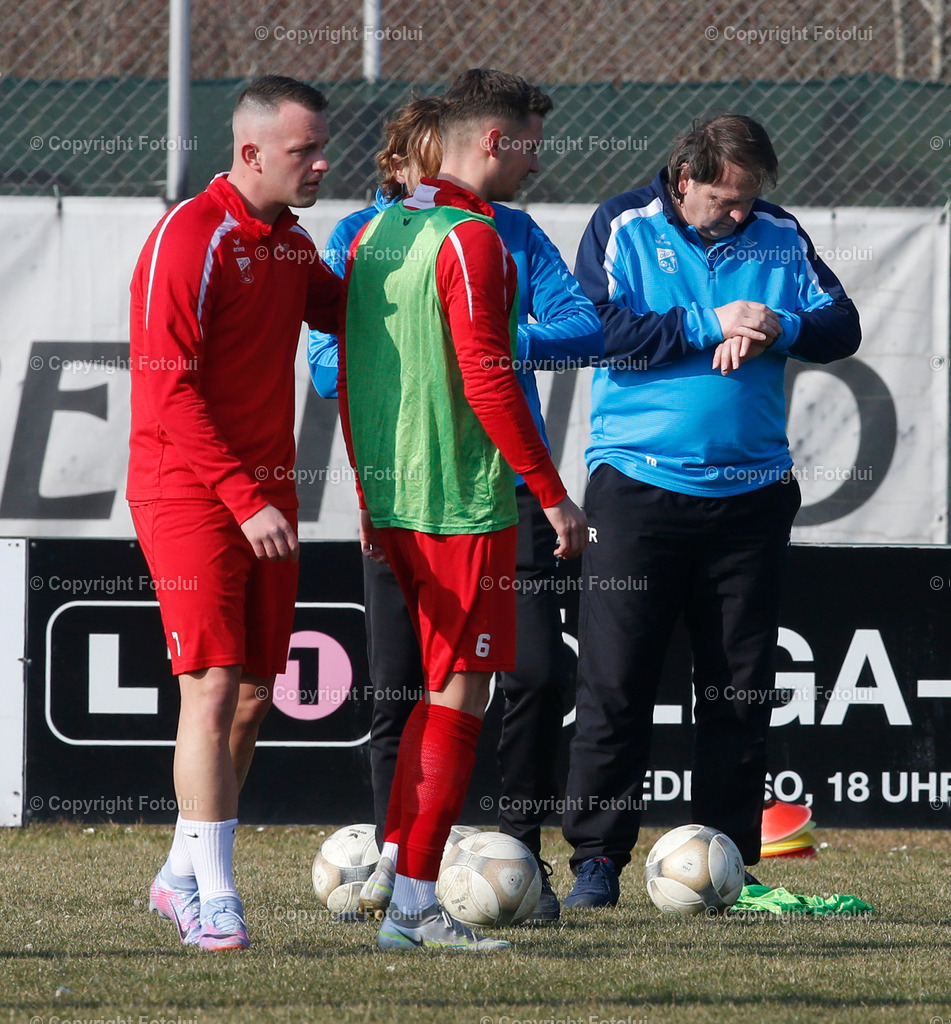 A_LUI_04032023_32 | SPORT,FUSSBALL LT1 OOE LIGA 2023 ASKOE OEDT-SC LUGSTEIN CABS FRIEDBURG 04.03.2023 IM BILD: TRAINER JUERGEN SCHATAS ,NENAD VIDACKOVIV UND MARCO WEBER (ALLE OEDT) UND (FRIEDBURG) FOTO:FOTOLUI