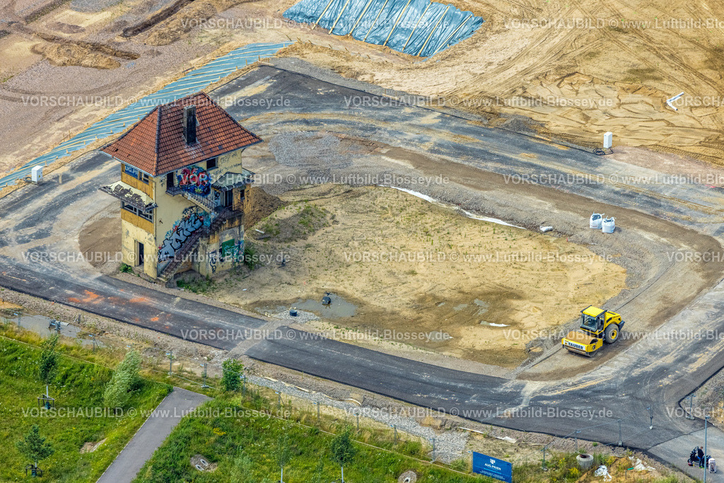 Duisburg240703630-Sued | Luftbild, Duisburg-Süd, geplantes Duisburger Wohnquartier am ehemaligen Rangierbahnhof Wedau, altes Wärterhaus am Jim-Knopf-Platz, Wedau, Duisburg, Ruhrgebiet, Nordrhein-Westfalen, Deutschland