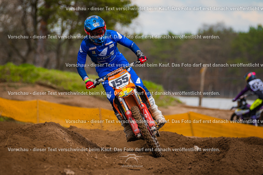 04_13_Bensdorf_MX1-3015 | Sportfotografin aus Berlin-Brandenburg mit Fokus auf Motocross. Ich halte deine sportliche Leistung und echte Emotionen auf und neben der Strecke professionell fest. Entdecke die Fotos von deinem Rennen und bestelle sie direkt hier im Shop.