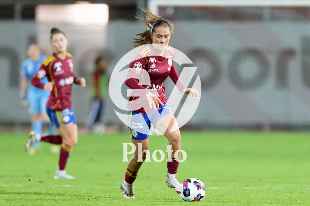 DZ9_5282_c | Switzerland: AXA Womens Super League 2025/26, Servette FC Chenois Feminin vs FC Aarau Frauen - Stade des Trois-Chene, Chene-Bourge: Amina Muratovic (23 Servette FC Chenois Feminin)  controls the ball (action) 