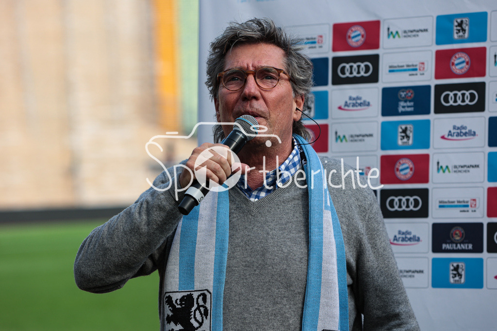 FC Bayern Muenchen - TSV 1860 Muenchen | 1860 Stadionsprecher Stefan Schneider in Aktion