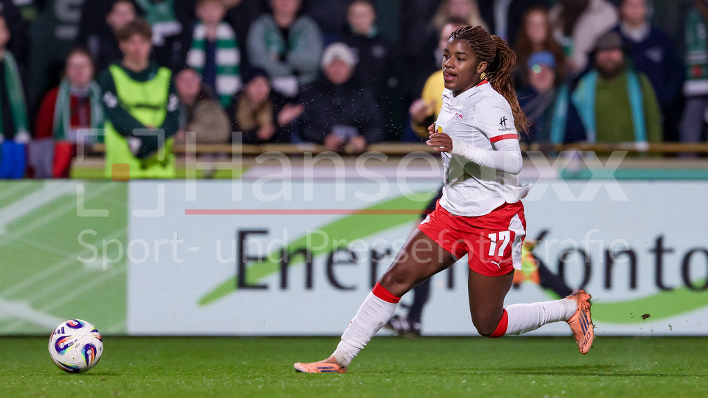Fussball, Google Pixel Frauen-Bundesliga, SV Werder Bremen - RB Leipzig | Delice Boboy (RB Leipzig, 17) am Ball, Freisteller, Einzelbild, Ganzkörper, Aktion, Action, Spielszene, DIE DFB-RICHTLINIEN UNTERSAGEN JEGLICHE NUTZUNG VON FOTOS ALS SEQUENZBILDER UND/ODER VIDEOÄHNLICHE FOTOSTRECKEN. DFB REGULATIONS PROHIBIT ANY USE OF PHOTOGRAPHS AS IMAGE SEQUENCES AND/OR QUASI-VIDEO.