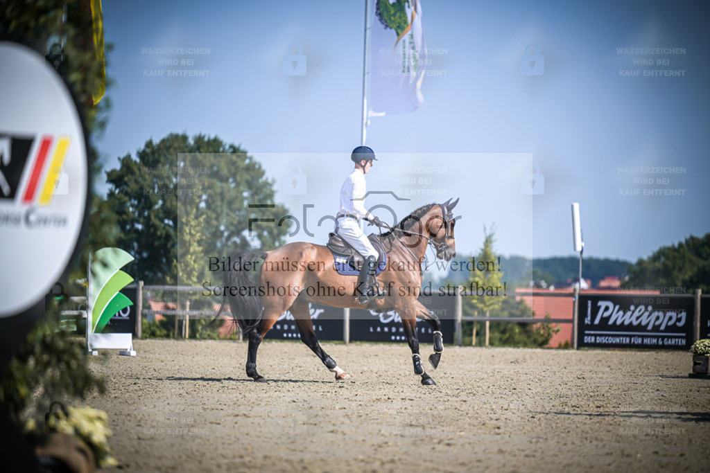 DOS_2502 | Entdecke hochwertige Reitturnierfotos von Foto Oger. Professionell, emotional und authentisch – jetzt Lieblingsmomente im Shop bestellen. - Realisiert mit Pictrs.com