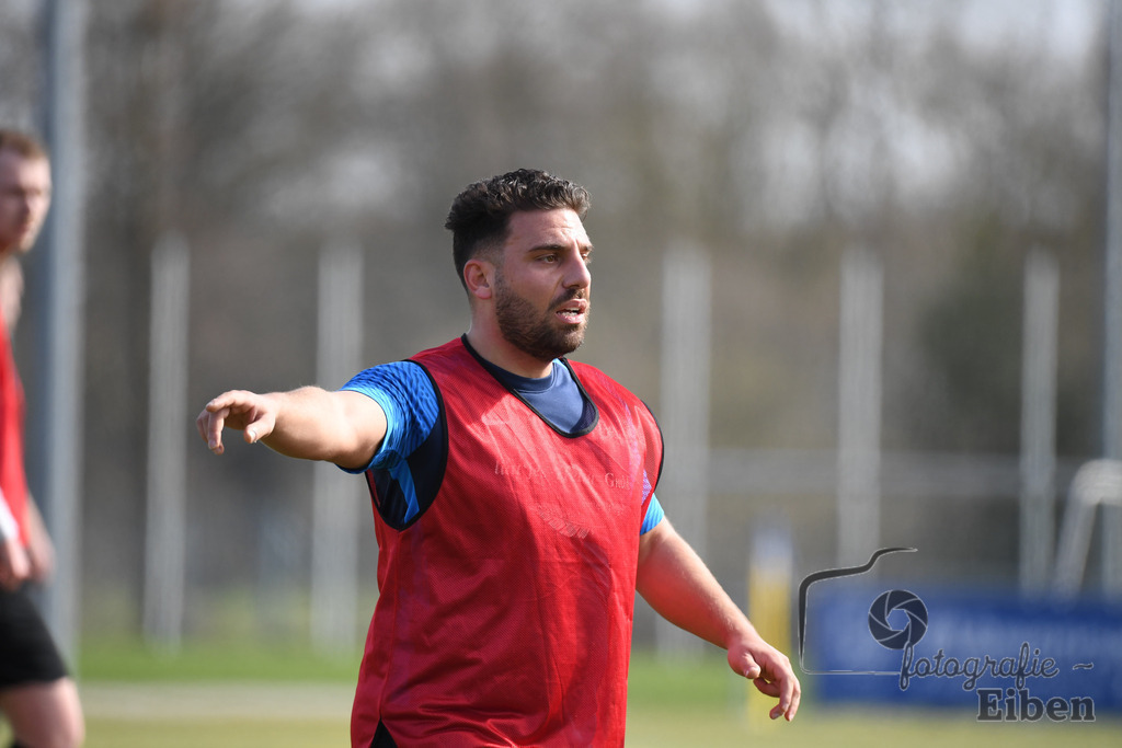 FC Rastede-WSC Frisia | Herren Kreisliga; FC Rastede (blau)-WSC Frisia WHV (rot) am 26.03.2023; in Rastede (Stadion Kötterweg), Photo: Philip Eiben 2023 - Realisiert mit Pictrs.com