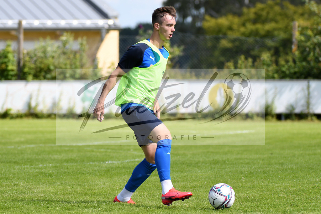 TRASFL20200713_0061 | Fussball, Herren: Filip Lisnic (SF Lotte) in Aktion, am Ball, Einzelaktion bei der Trainingseinheit von SF Lotte im Sportpark am Lotter Kreuz am 13.07.2020 in Lotte, Deutschland. - Realisiert mit Pictrs.com