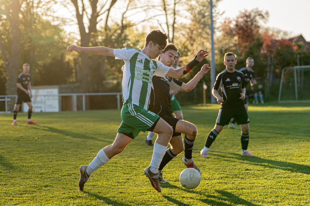 Fußball I Herren I Saison 2025-2026 I Bezirksliga Weser-Ems 4 I 15. Spieltag I TuS Lutten - GW Brockdorf I 08130 | jns.sportfotos - Realisiert mit Pictrs.com