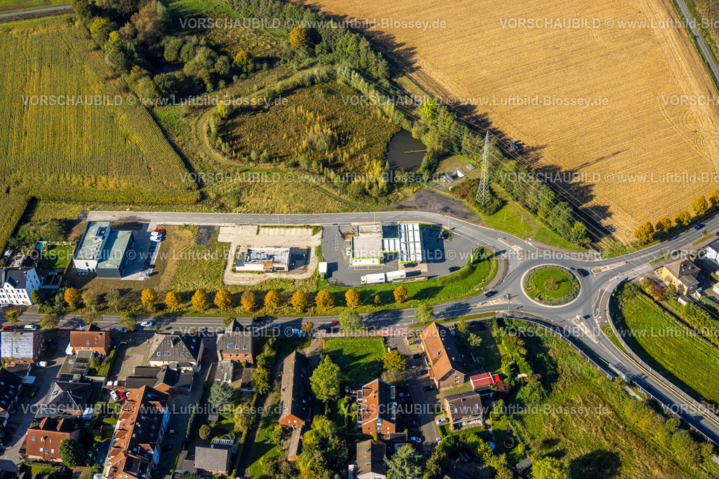 Selm241011465 | Luftbild, Kreisstraße und Kreisverkehr mit HEM Tankstelle, am Herbach Naturstandort, Beifang, Selm, Münsterland, Nordrhein-Westfalen, Deutschland
