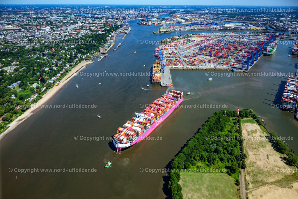 Hamburg_Containerschiff_One_Ingenuity_Burchardkai_ELS_7514010725 | HAMBURG 19.09.2025 Fahrendes Containerschiff " ONE Ingenuity " auf der Elbe wird mit Schleppern zum Burchardkai gebracht in Hamburg, Deutschland. Weiterführende Informationen bei: HPA Hamburg Port Authority,  Hafen Hamburg Marketing e.V. (HHM). // Container ship " ONE Ingenuity " on the Elbe River is brought to Burchardkai by tugboats in Hamburg, Germany. Further information at: HPA Hamburg Port Authority,  Hafen Hamburg Marketing e.V. (HHM). Foto: Martin Elsen