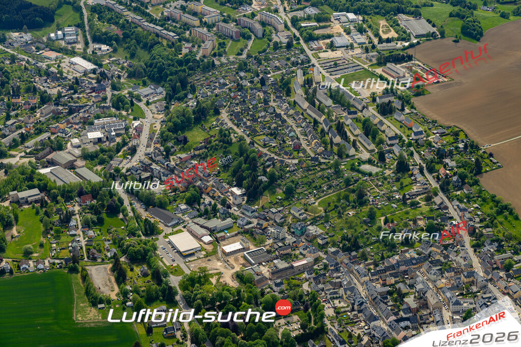 Das Luftbild der Stadt Lößnitz wurde 2022 vom Flugzeug heraus erstellt (keine Drohnen-Aufnahmen) Aufnahmehöhe ca.450 Meter- hohe Bildauflösung und Druck-Qualität. Garantiert!
