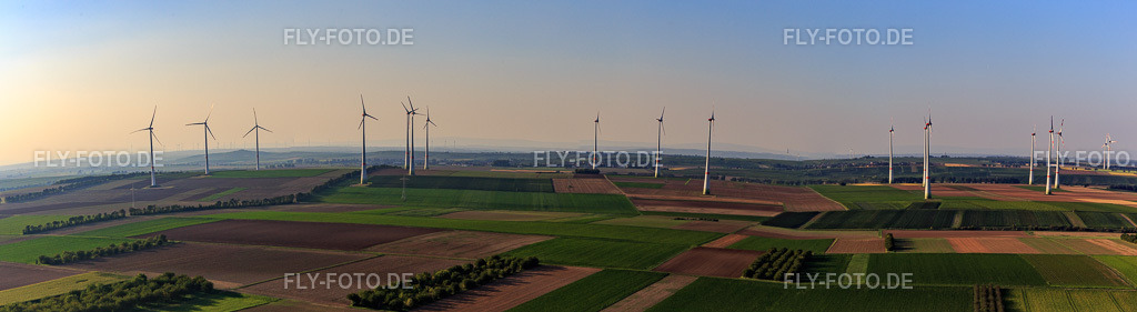 Windpark Hochborn-Gau-Heppenheim nördlich von Bechtheim | Luftbild: Windpark Hochborn-Gau-Heppenheim nördlich von Bechtheim im Ortsteil Heßloch in Dittelsheim-Heßloch im Bundesland Rheinland-Pfalz in Deutschland. Foto: IMG_103142-Pano.jpg vom 29.08.2017 durch Werner Riehm/FLY-FOTO.de - Realisiert mit Pictrs.com