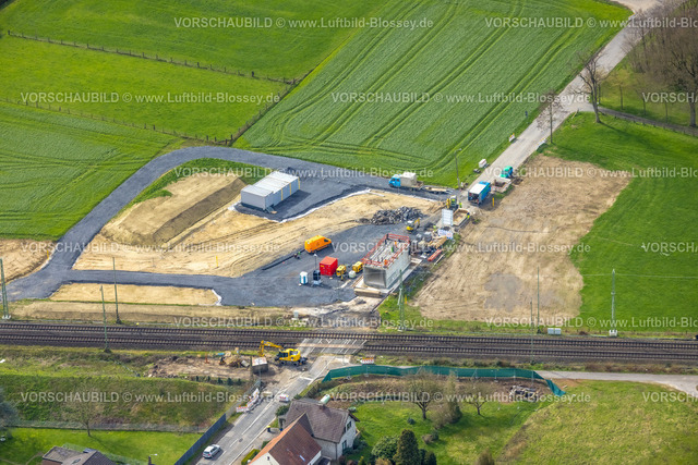 Voerde230300986Betuwe | Luftbild, Ausbau der Betuwe Linie zwischen Ruhrgebiet und den Niederlanden im Bereich Voerde zur dreigleisigen Bahnstrecke, , alle beschrankten Bahnübergänge werden entfallen oder durch Über- oder Unterführungen ersetzt werden. Vor allem ist die Ausbaumaßnahme für die Bahn mit der Verpflichtung verbunden, nunmehr Lärmschutz für die betroffenen Menschen zu gewähren. Stockum, Voerde, Niederrhein, Ruhrgebiet, Nordrhein-Westfalen, Deutschland
