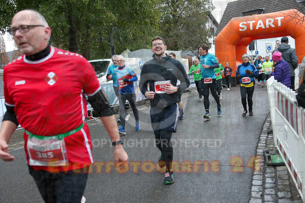 251130_1145_EX1_8665 | Sportfotografie im Rhein-Sieg Kreis, Köln, Bonn, NRW, Rheinland Pfalz, Hessen, etc. Unser Tätigkeitsfeld umfasst den Laufsport vom Volkslauf über den Marathon, Duathlon, Triathon bis zum Ultralauf wie Kölnpfad Ultra oder Schindertrail.