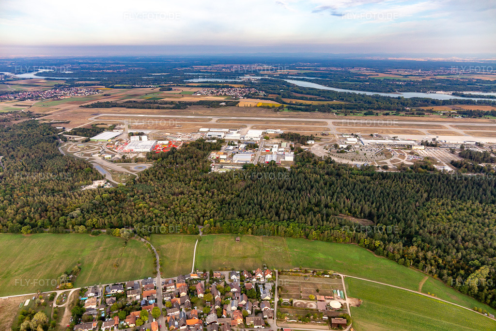 Luftbild: Baden-Airpark im Ortsteil Söllingen in Rheinmünster im Bundesland Baden-Württemberg in Deutschland. Foto: IMG_008794.jpg vom 20.09.2020 durch Werner Riehm/FLY-FOTO.de