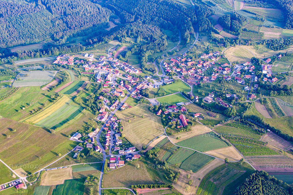 Luftbild: Ortsansicht von Norden im Ortsteil Laudenberg in Limbach im Bundesland Baden-Württemberg in Deutschland. Foto: IMG_66312.jpg vom 30.05.2014 durch Werner Riehm/FLY-FOTO.de