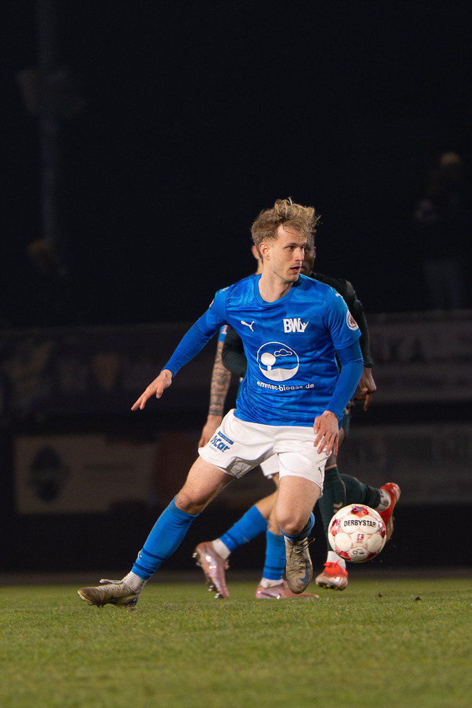 Fußball I Herren I Saison 2025-2026 I Regionalliga Nord I 25. Spieltag I TuS Blau-Weiß Lohne - Werder Bremen II I 5772 | Jan-Pelle Hoppe (10, TuS BW Lohne) - Realisiert mit Pictrs.com