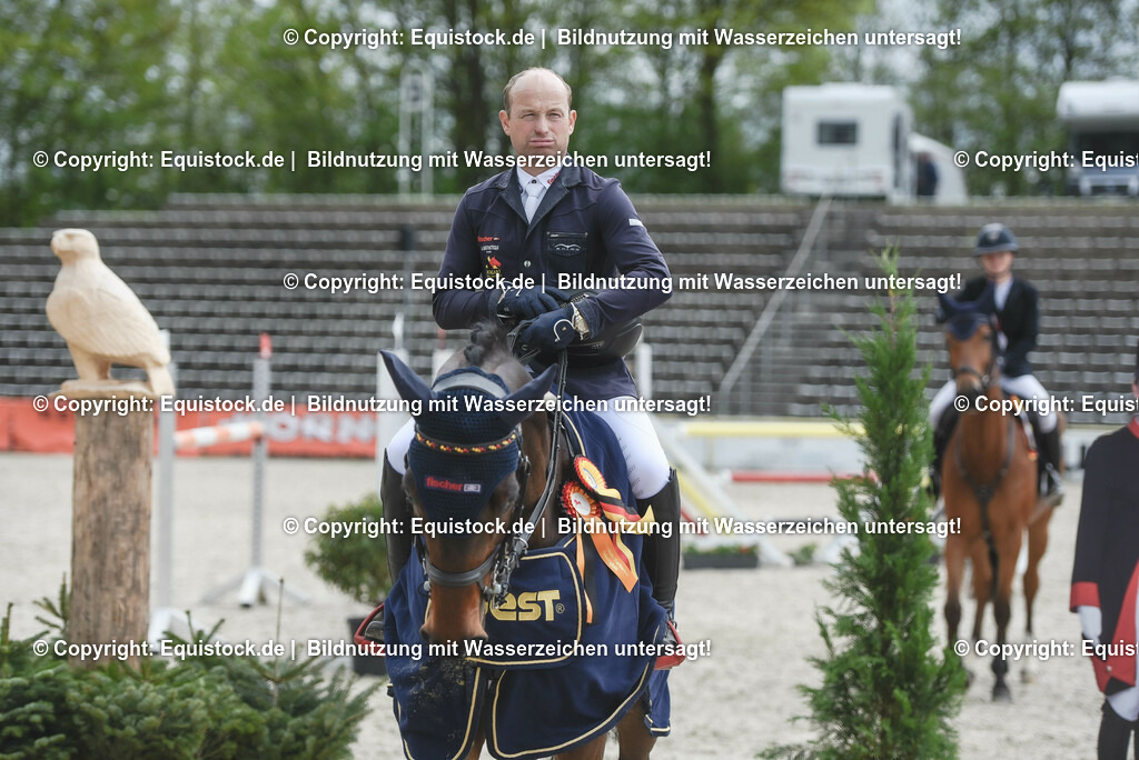 20230514_CCI4_Springen_0434 | equistock