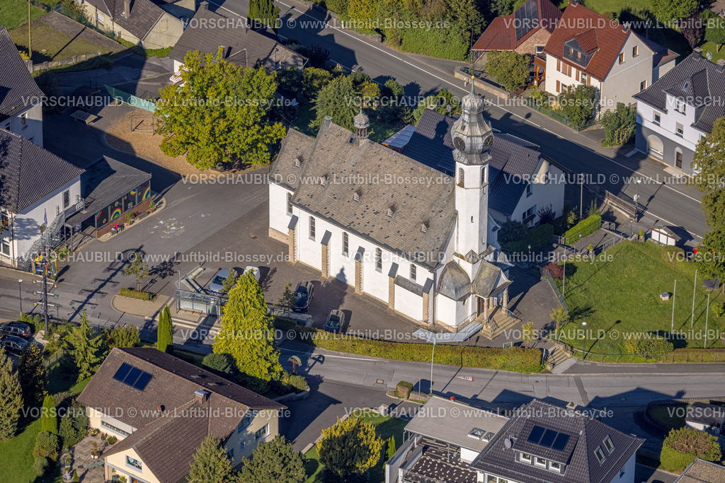 Balve230907710 | Luftbild, kath. St. Nikolaus-Kirche, Beckum, Balve, Sauerland, Nordrhein-Westfalen, Deutschland