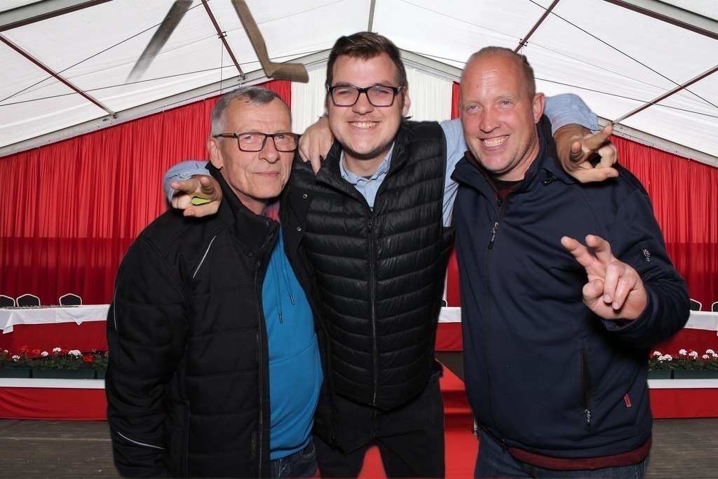 top-top.de 240928-174 | Foto, Video, Fotografie, Videografie, Fotobox, DJ, Discjockey, Musik, Musikbox, Veranstaltung, Photobooth, Amazon, Ebay, Buchtipp, Bestseller, Autor, Verlag, Buch, Wesel, Hamminkeln, NRW, Dinslaken, Rees, Drohne, Hochzeit, Party, Fotobox, Wesel, Fotograf