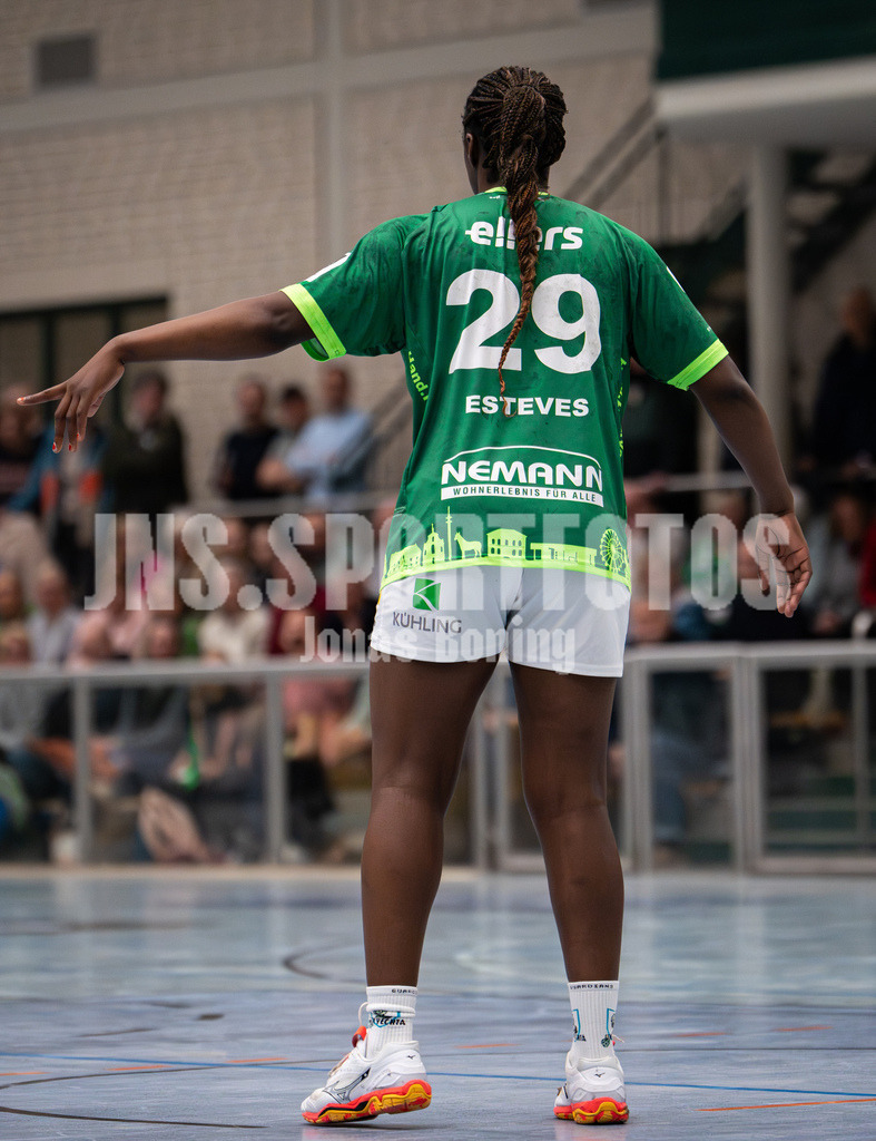 Handball I Frauen I Saison 2025-2026 I 3. Liga Staffel Nord I 13. Spieltag I SC SFN Vechta -Buxtehuder SV II-60 | Edna Esteves (29, SC SFN Vechta) - Realisiert mit Pictrs.com