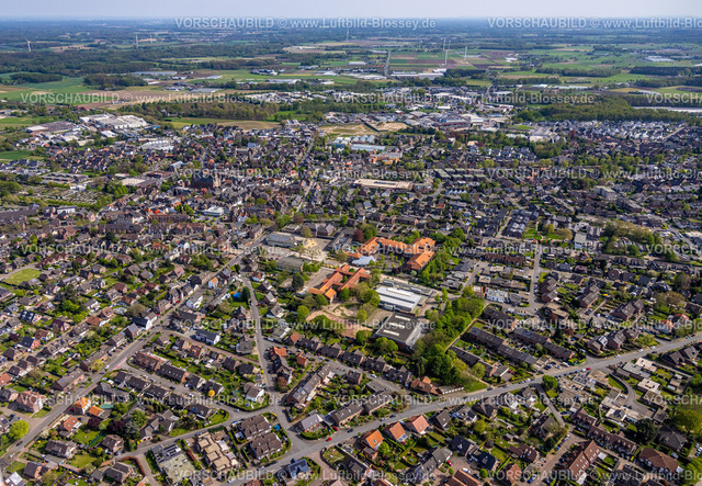 Straelen240402859 | Luftbild, Ortsansicht Wohngebiet und Schulzentrum mit Städt. Gymnasium Straelen und Katharinengrundschule, Stadthalle Straelen, Kaufland Straelen Einkaufszentrum, Straelen, Niederrhein, Nordrheon-Westfalen, Deutschland