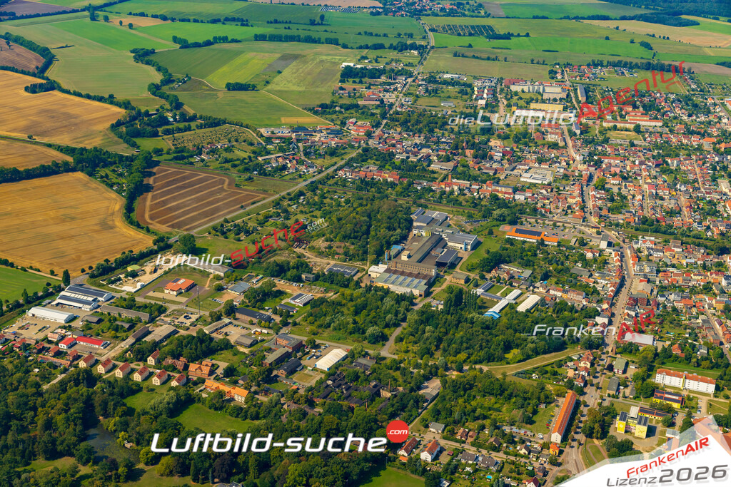 Stadt Tangerhütte von Oben- Die Luftaufnahme wurde 2025 vom UL-Flugzeug heraus erstellt ( keine Drohnenaufnahme ) - Hochauflösende Luftaufnahme - für Wandbilder und großformatige Ausdrucke geeignet. Das besondere Geschenk!Hier alle&nbsp;Infos zur Lizenzierung der LuftaufnahmeWir fliegen auch dieses Jahr wieder in Ihre Region um Luftbilder zu erstellen.- Luftbild anfragen